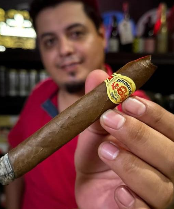 Guests enjoying cigars and Mexican spirits during a tasting experience in Cancun